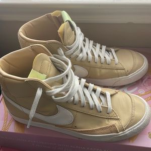 Nike Blazer Mid ‘77 “sesame” Woman’s size 9